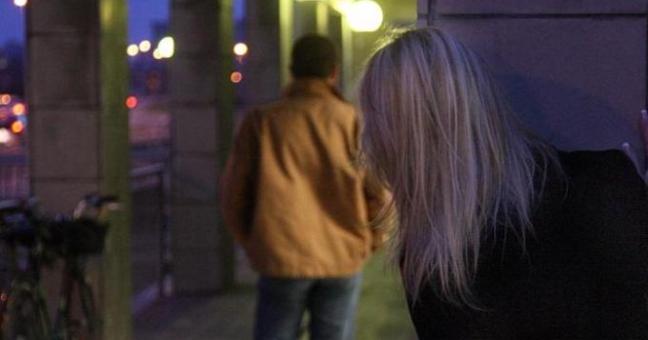 Minacce e insulti all’ex marito |Una donna imputata per stalking