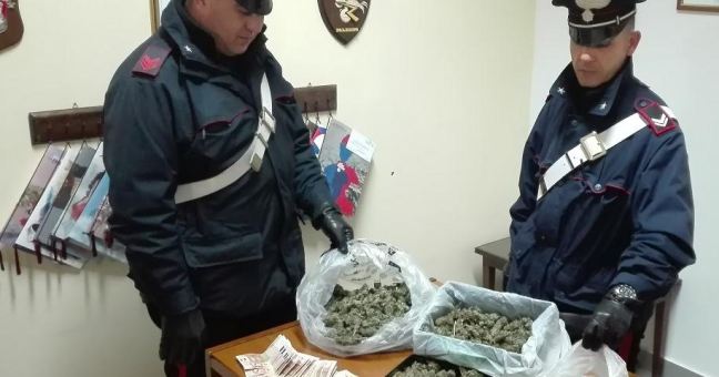 Dieci chili di marijuana in auto | Arrestato un uomo a Siracusa