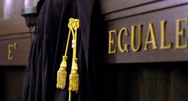 Tribunale, minaccia | di darsi fuoco