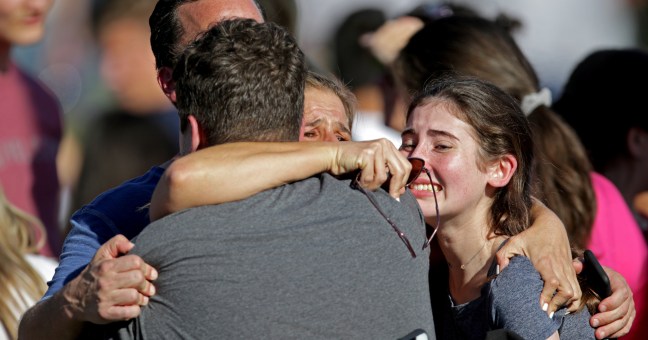 Spari a scuola: morti | E’ una carneficina