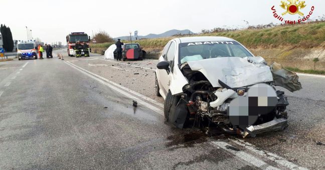 Scontro tra tre auto | Morta una mamma