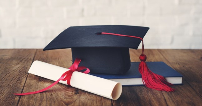 Chi ha una laurea vive di più | Il divario è di 5 anni