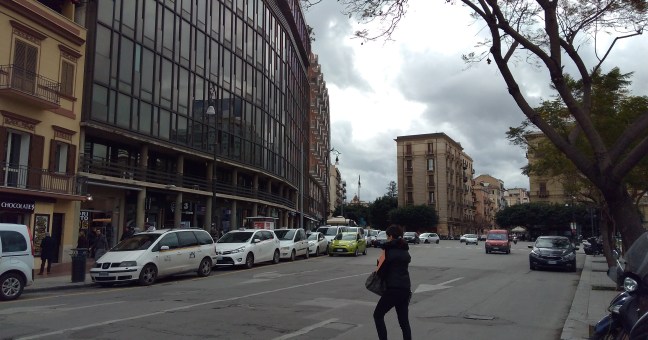 Bullismo in piazza Castelnuovo | Ragazzine aggredite da coetanee