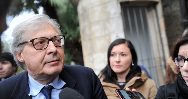 Sgarbi: “Tanti vogliono il mio posto | Non vado via, mi cacci Musumeci”
