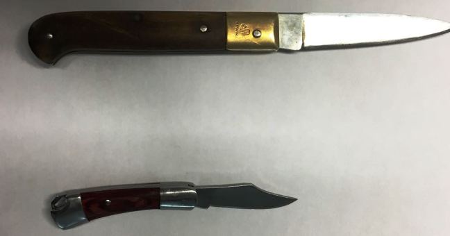 Minorenne con due coltelli |In tasca anche della droga