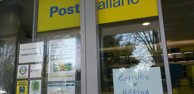 Rapina all’ufficio postale | L’agenzia era piena di clienti