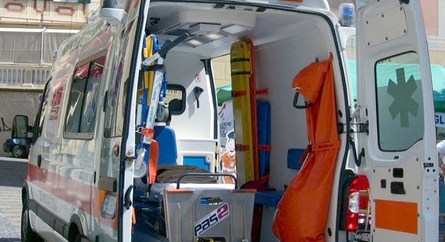 Schianto in minimoto | Bimba in rianimazione