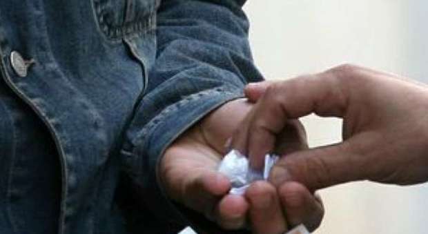 Droga a domicilio per mezza città | La lista segreta dei consumatori