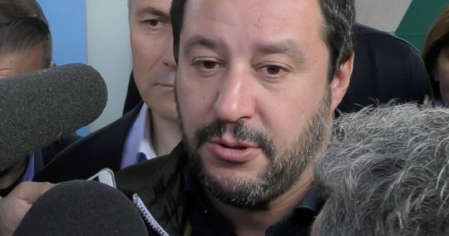 La Spagna accoglie | Salvini festeggia
