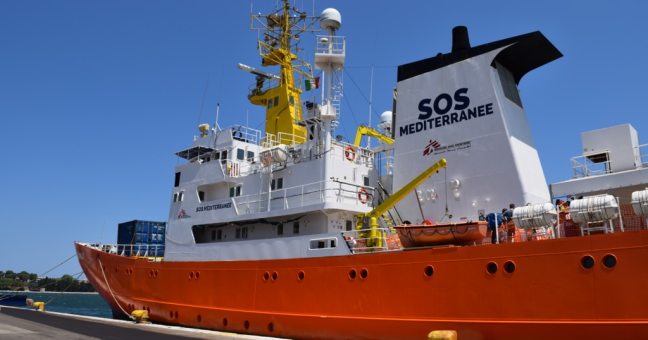 “Donne incinte, ustionati” | Tweet dall’Aquarius