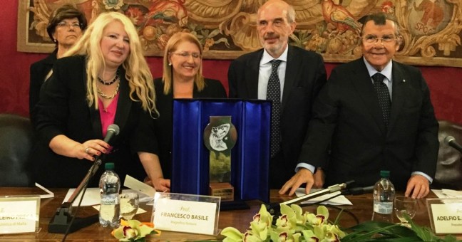 Assegnato alla Presidente di Malta| il Premio internazionale Virdimura