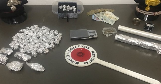 Carabinieri arrestano, 28enne |che spacciava da casa