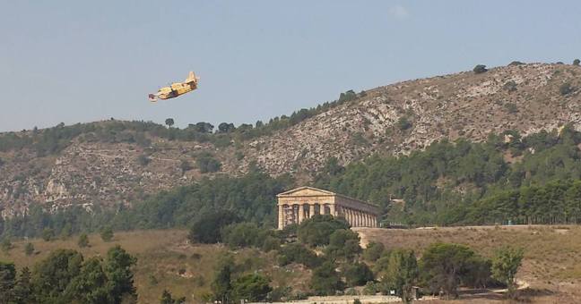 Vasto incendio a Segesta | Minacciate alcune case