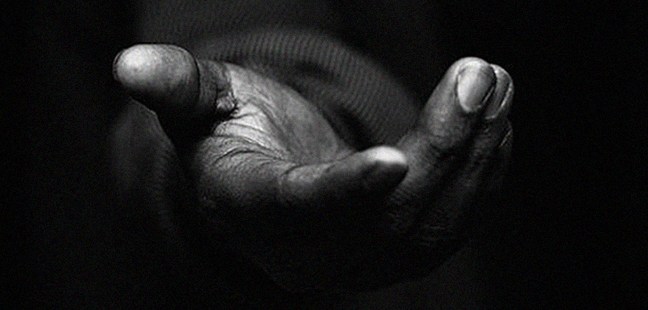 “Negro figlio di p… vattene” | Il senegalese aggredito ha paura