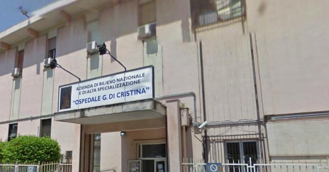 Bimba morsa da un cane randagio | I familiari hanno evitato il peggio