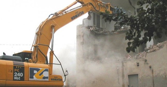 Ruspe in azione sull’Etna |Demolita casa abusiva