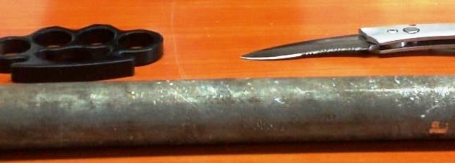 Senza patente e assicurazione |Aggredisce e minaccia i militari