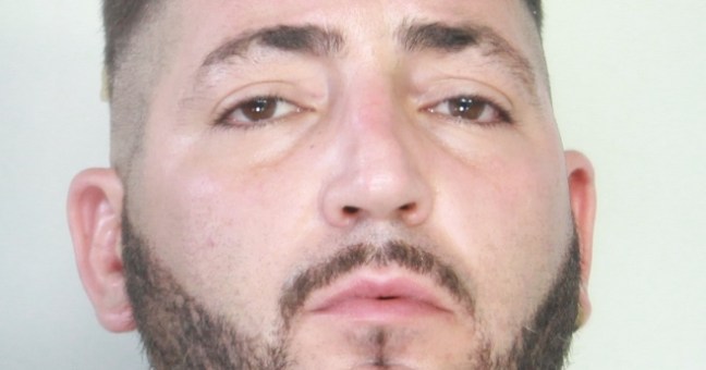 “Dammi 20 euro o ti ammazzo!” |Incubo per un ragazzo in via Etnea