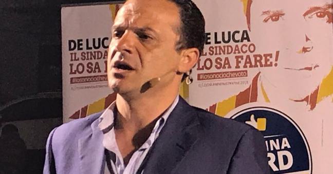 Migranti, De Luca ‘provoca’ | “Mandiamoli nelle baracche”