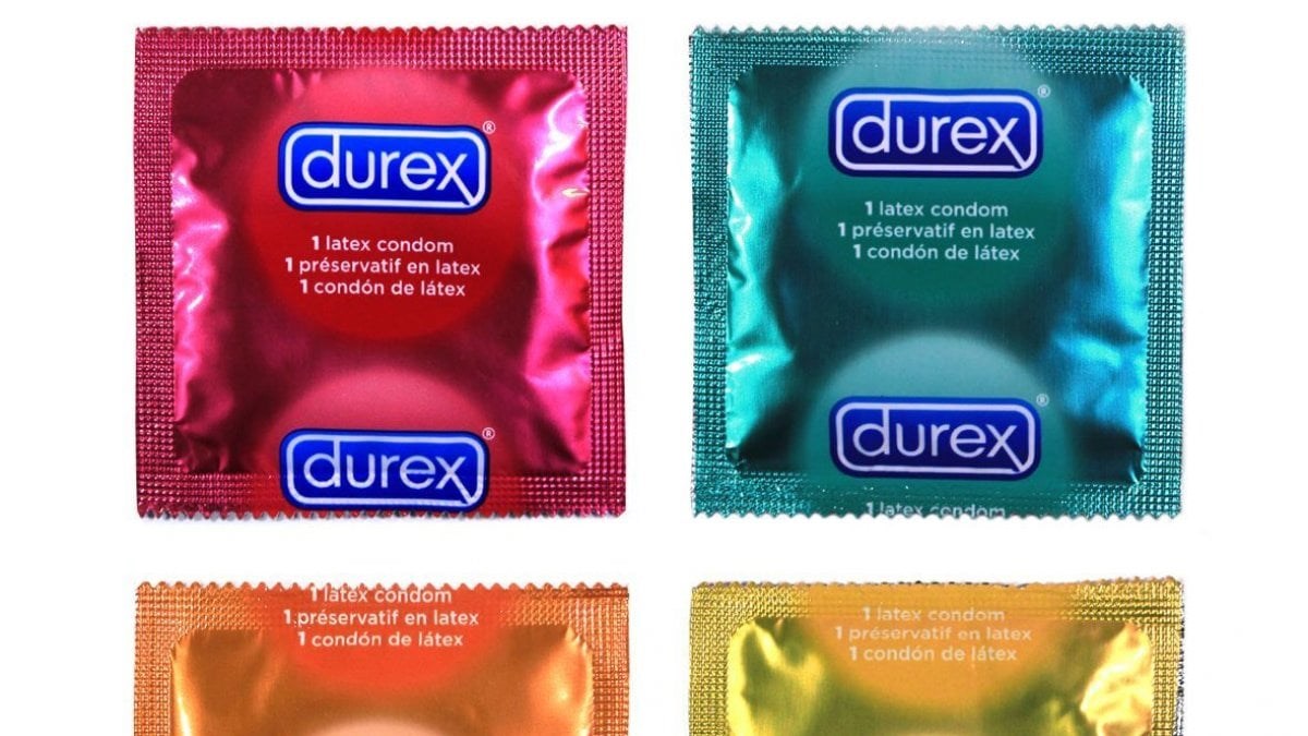 Помогает ли презервативы. Презервативы с усиками Durex. Мужские и женские презервативы. Презики на мужчине. Силиконовый презерватив.