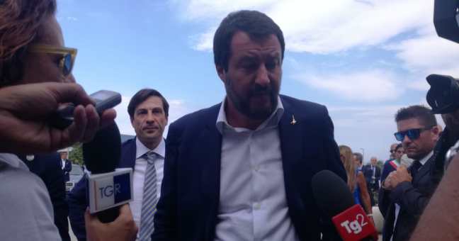 Salvini: “Prima gli italiani | Vogliono arrestarmi? Li aspetto”