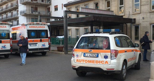 Litigano per un parcheggio | Colpito da un pugno, è in coma