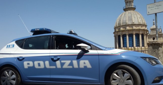 Vanno al funerale della vicina | Poi rubano in casa della morta