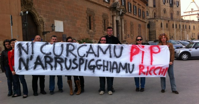 Gli ex Pip ritornano in piazza | Traffico in tilt in centro