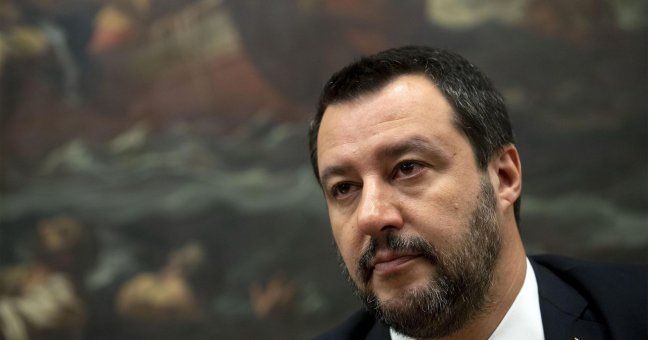 Salvini: “Mercantile dirottato | Non vedranno l’Italia”