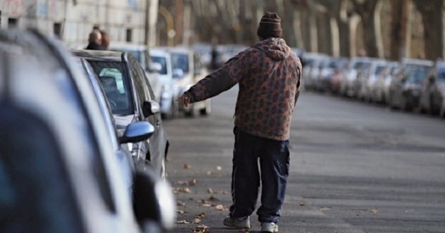 Blitz di vigili e carabinieri | Multati 9 posteggiatori abusivi