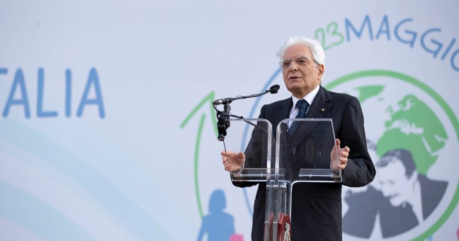 Mattarella: “La Repubblica s’inchini | Il sacrificio motore di civiltà”
