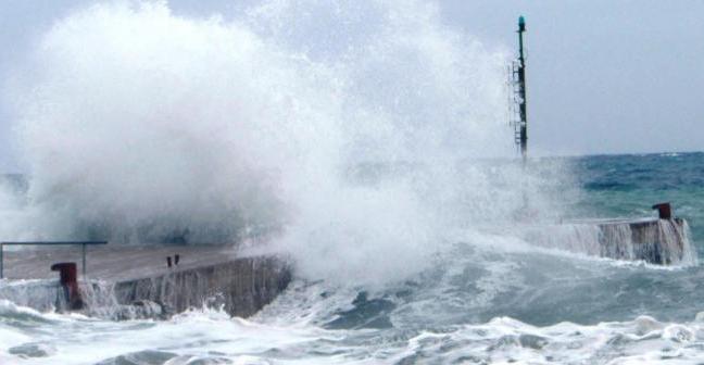 Eolie e Ustica isolate | Raffiche di vento a 50 orari