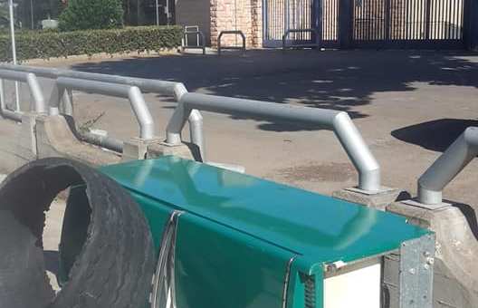 Dal frigo al copertone abbandonati | Degrado in via Imperatore Federico