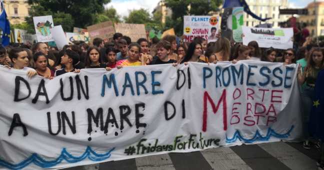 Felicità e paura in piazza | Il giorno dei ‘Greta-boys’