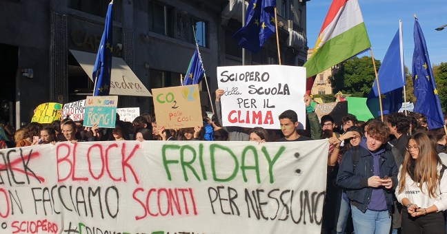 Il popolo di Greta torna in piazza |Folla di studenti in centro città