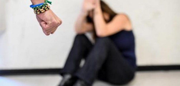 “Fa bene chi spara alla moglie” |La frase choc di un 53enne