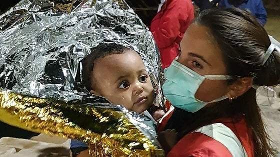 Naufragio e lacrime, l’ora in cui siamo tornati umani