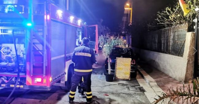 Terrasini, paura al ristorante| Incendio per un corto circuito