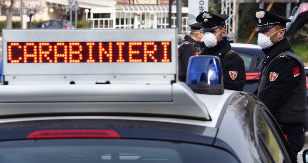 In giro, in sella ad un cavallo o a lavare l'auto: denunciati ...