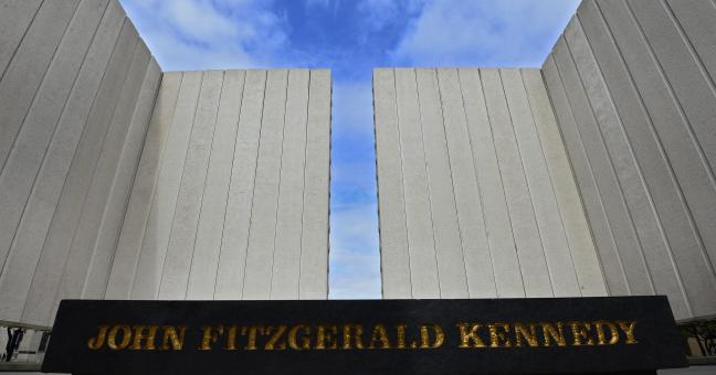 La maledizione dei Kennedy| Due dispersi in mare