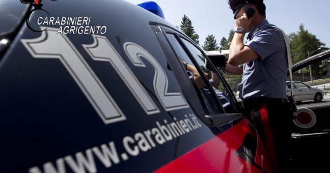 Evade dagli arresti domiciliari| E va ad aprire il negozio di coiffeur