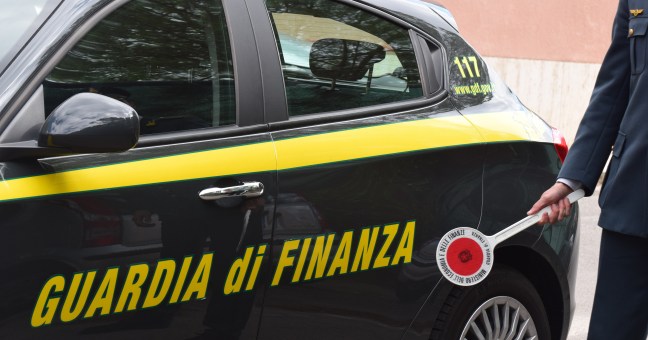 Il mercato “abusivo” della frutta |Sequestrato un capannone alla Zisa