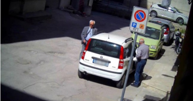 La microspia sotto il tavolo| Il summit minuto per minuto