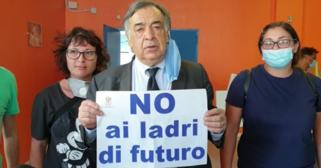 Palermo flashmob scuole vandalizzate