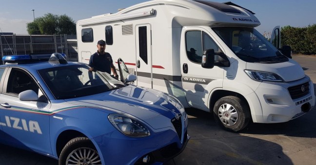 Turisti derubati| Ritrovato il camper