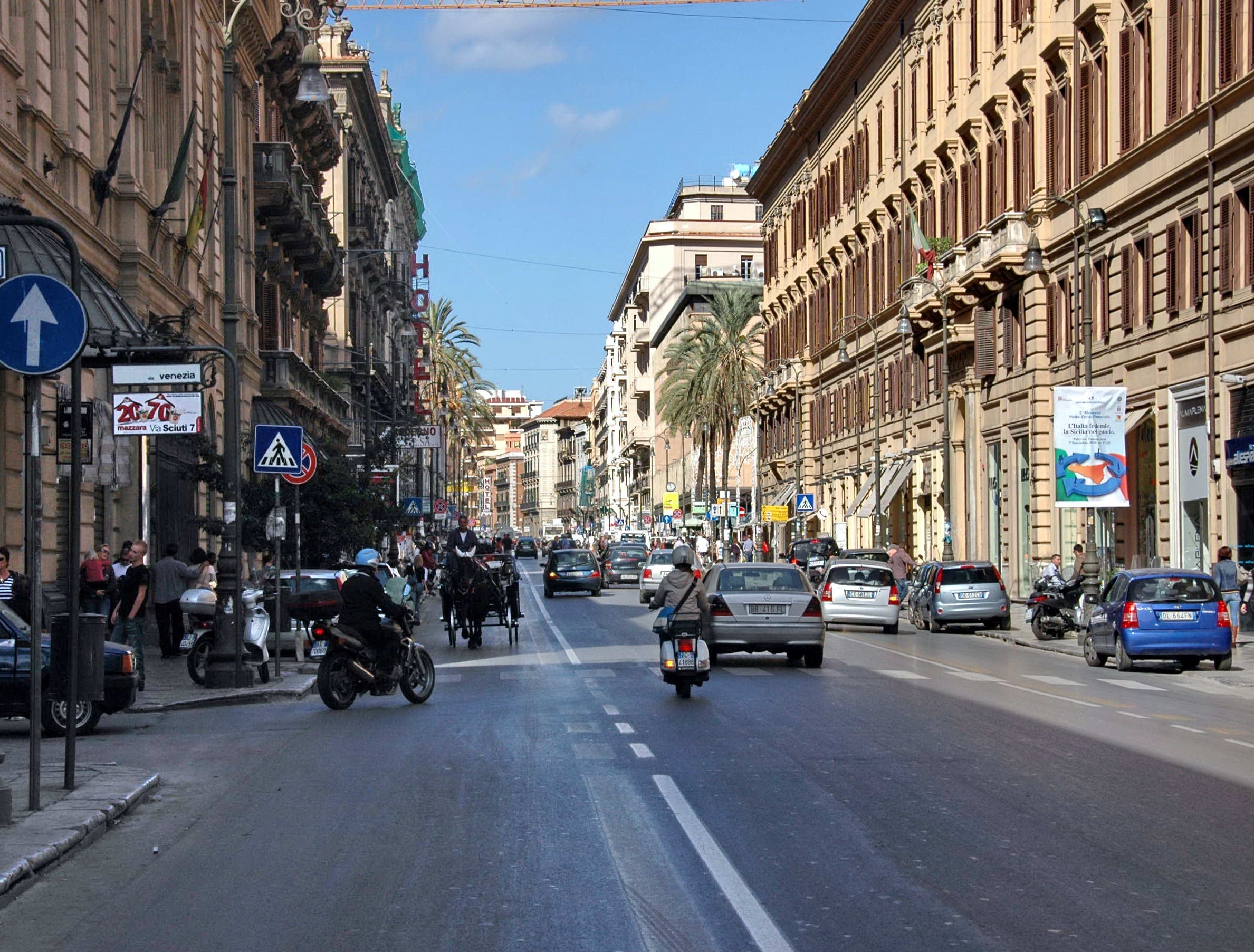 Palermo, incidente tra due moto: feriti trasportati in ospedale