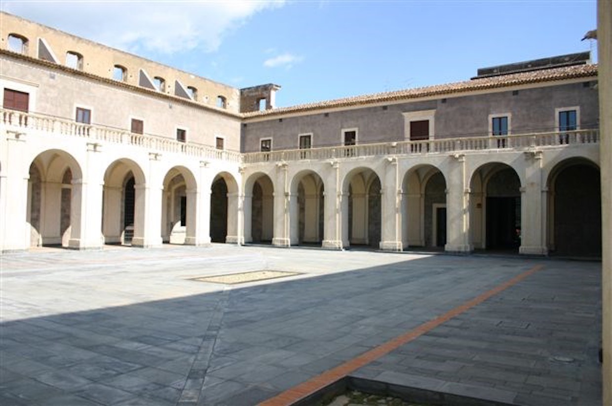 https://livesicilia.it/wp-content/uploads/2021/10/Palazzo-della-cultura.jpg