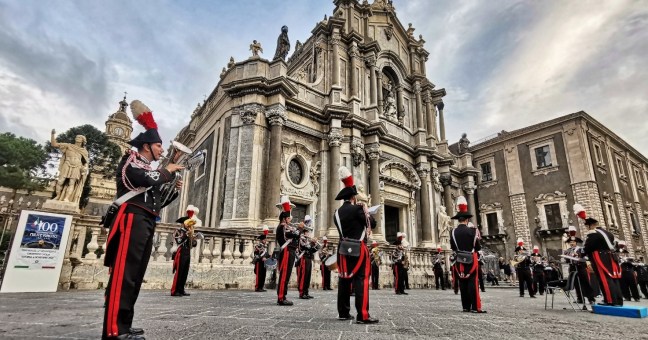Catania, omaggio al Milite Ignoto: concerto della Fanfara in piazza Duomo