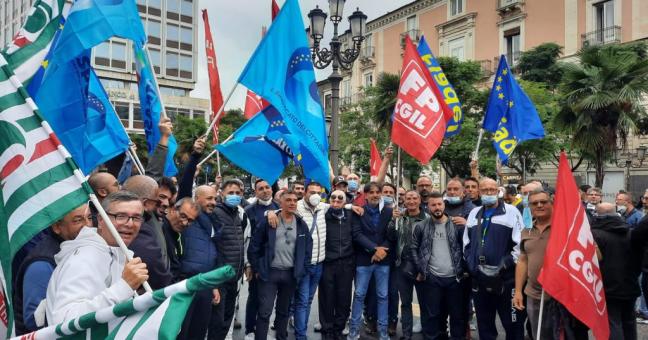 Rifiuti, sindacati contro Gema: “Non applica il contratto nazionale”