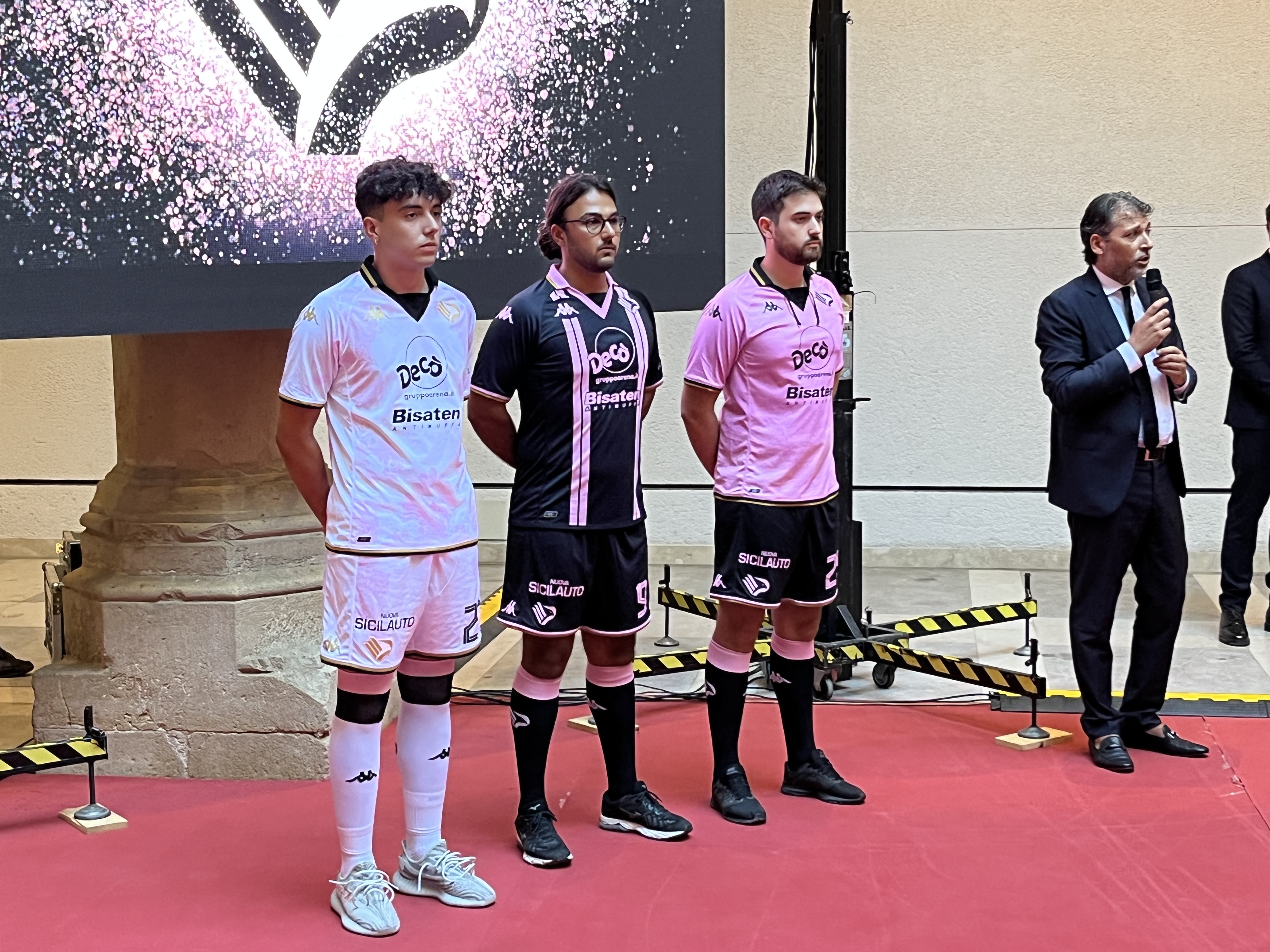 Il Palermo presenta le nuove maglie, Mirri: Un ponte tra passato e futuro